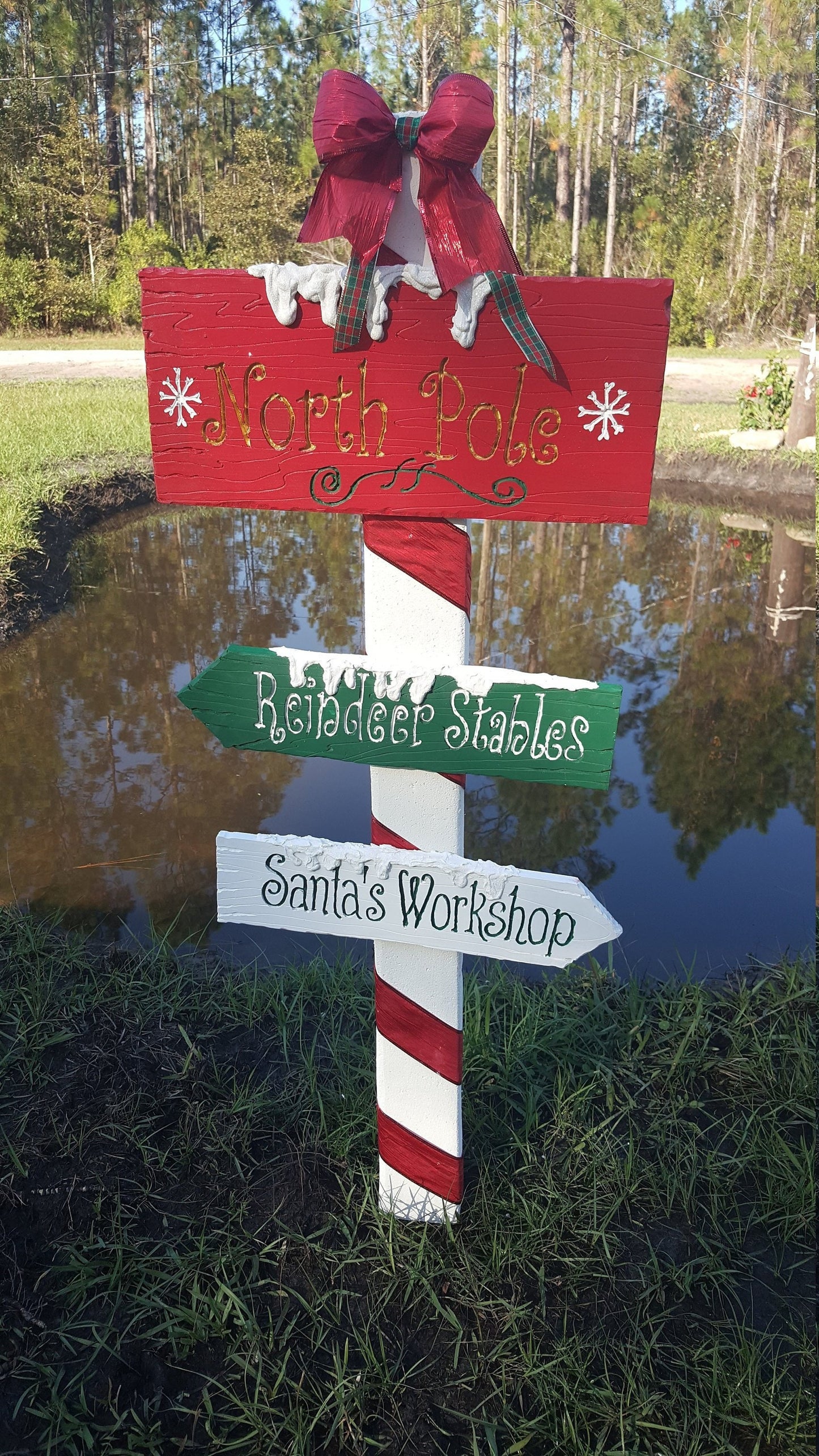 Christmas Sign "North Pole, Santa's Workshop" Home Yard Decor, Yard Decorations, Wood Sign, Christmas Decor, Christmas Sign, Christmas - Halloween Trickery