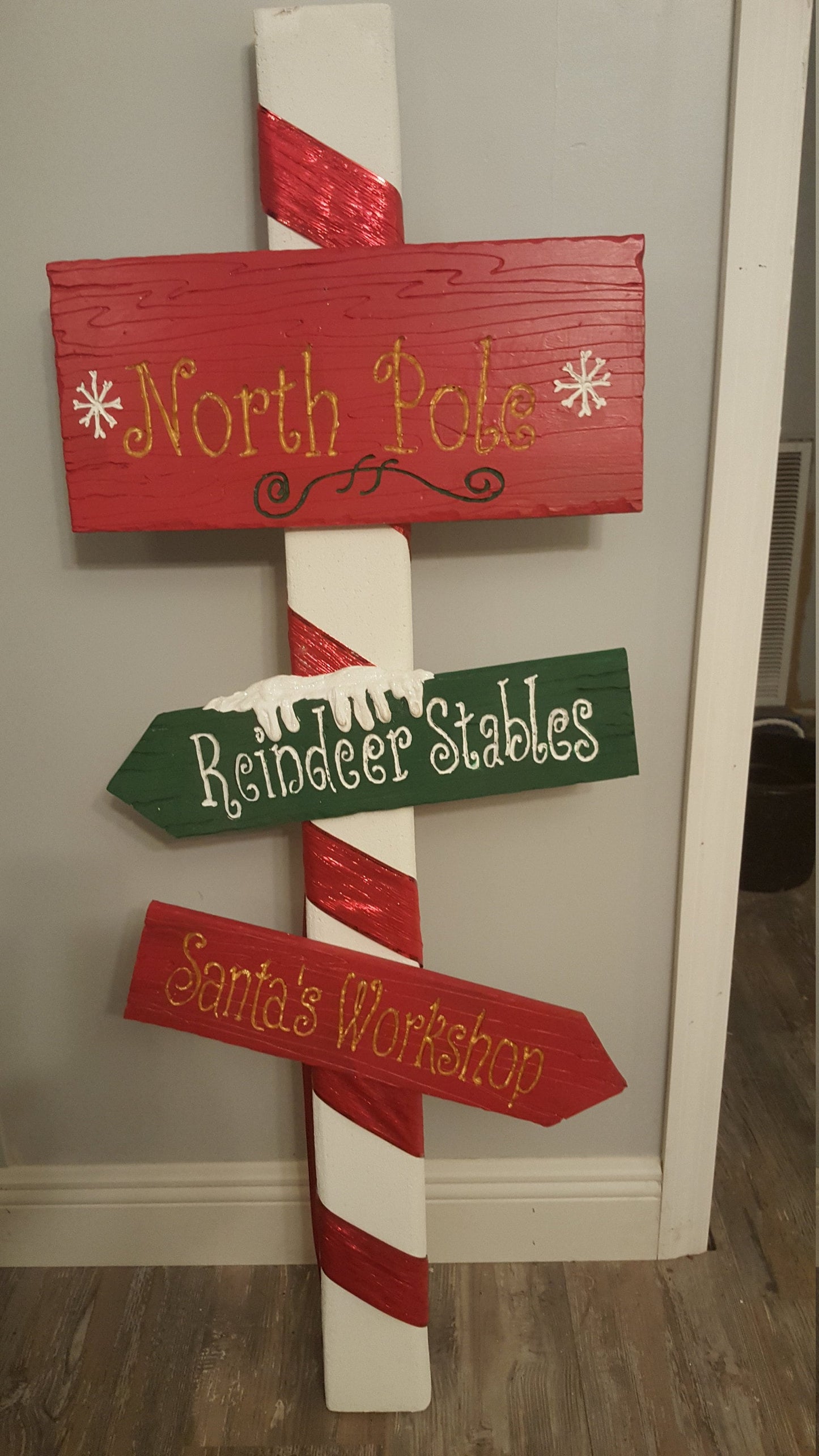 Christmas Sign "North Pole, Santa's Workshop" Home Yard Decor, Yard Decorations, Wood Sign, Christmas Decor, Christmas Sign, Christmas - Halloween Trickery