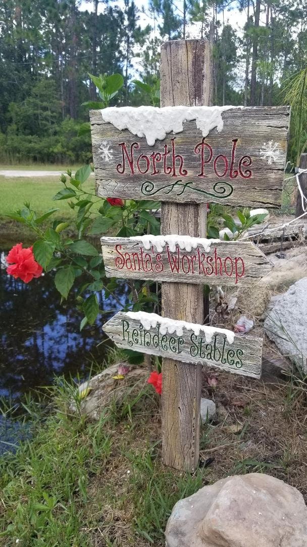Christmas Sign "North Pole, Santa's Workshop" Home Yard Decor, Yard Decorations, Wood Sign, Christmas Decor, Christmas Sign, Christmas - Halloween Trickery