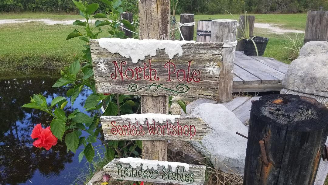 Christmas Sign "North Pole, Santa's Workshop" Home Yard Decor, Yard Decorations, Wood Sign, Christmas Decor, Christmas Sign, Christmas - Halloween Trickery