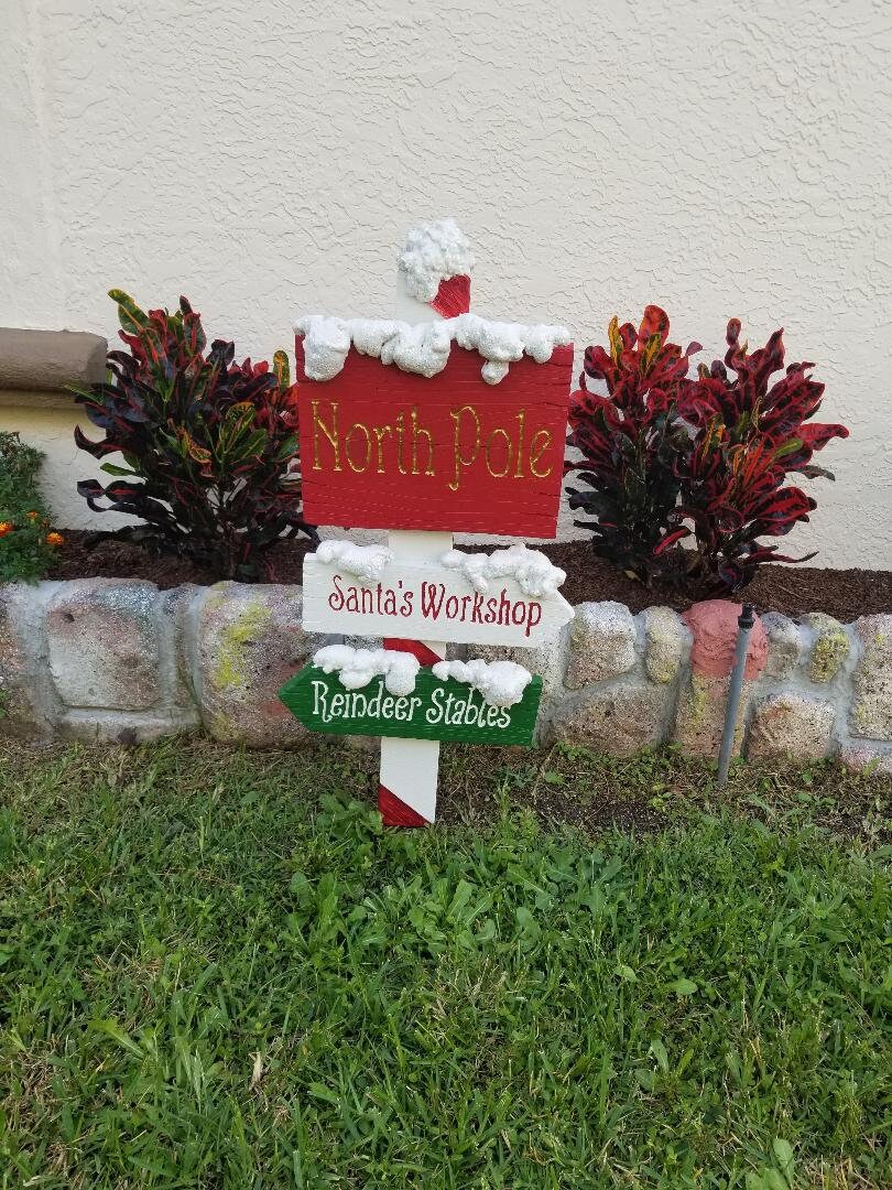 Christmas Sign "North Pole, Santa's Workshop" Home Yard Decor, Yard Decorations, Wood Sign, Christmas Decor, Christmas Sign, Christmas - Halloween Trickery