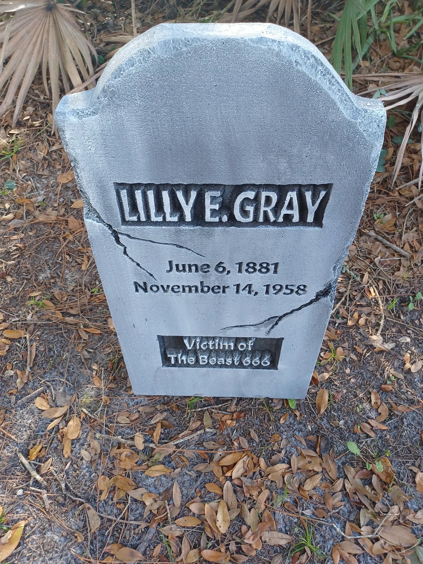 Lilly E. Gray (actual epitaph)... Halloween Prop Halloween Outdoor Decor Cemetery Tombstone Halloween Outdoor Decor - Halloween Trickery