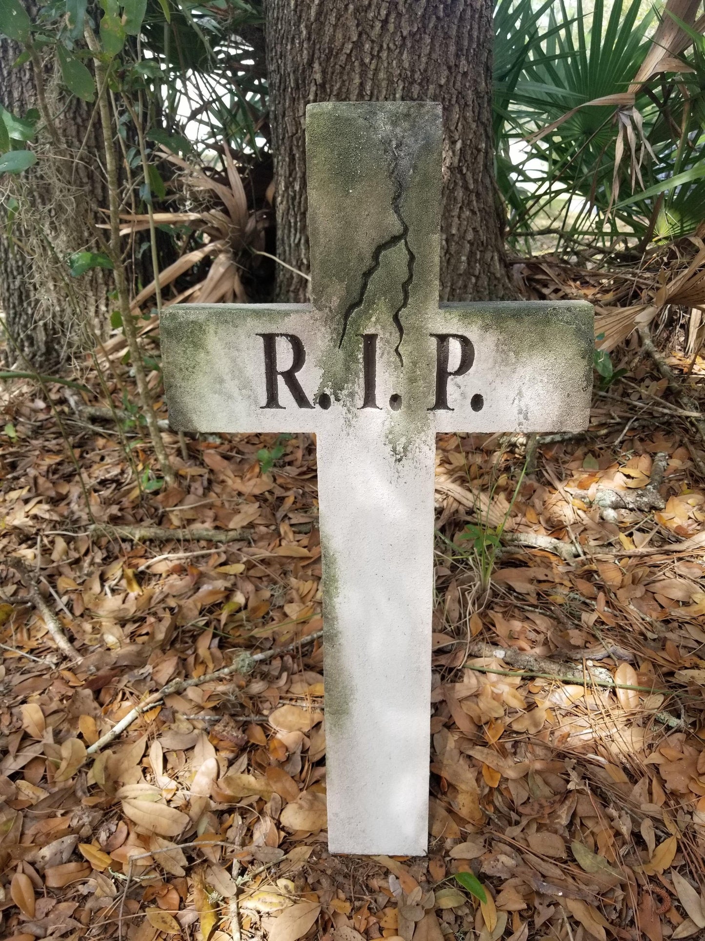 RIP Cross Prop Aged White Stone with Mold Hand Made Tombstone Halloween Prop Halloween Décor Cemetery Gravestone Engraved Outdoor Yard Art - Halloween Trickery