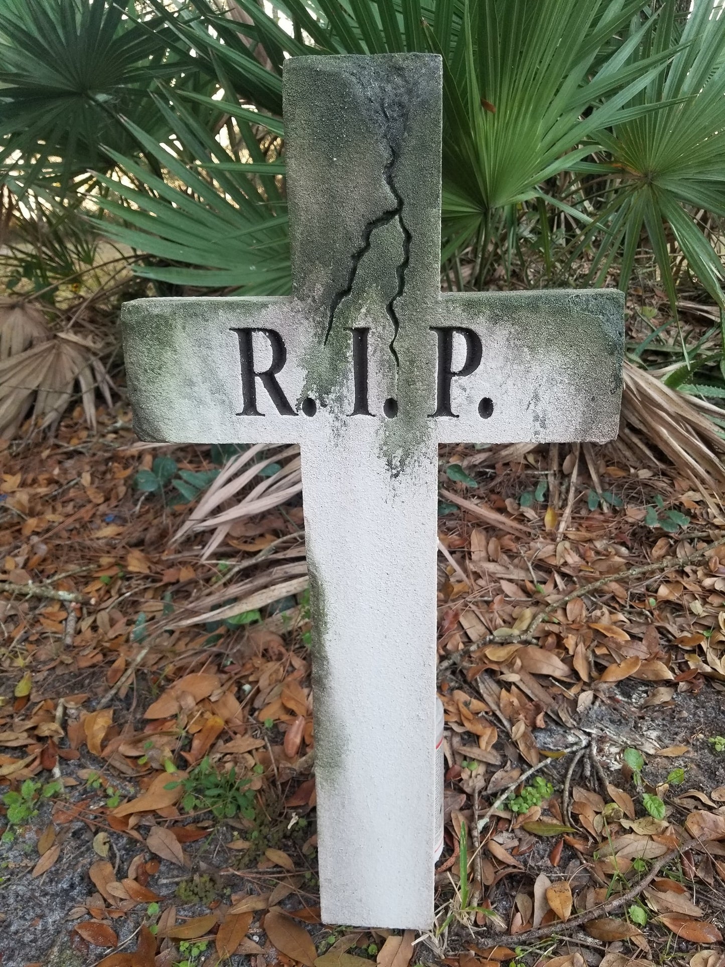 RIP Cross Prop Aged White Stone with Mold Hand Made Tombstone Halloween Prop Halloween Décor Cemetery Gravestone Engraved Outdoor Yard Art - Halloween Trickery
