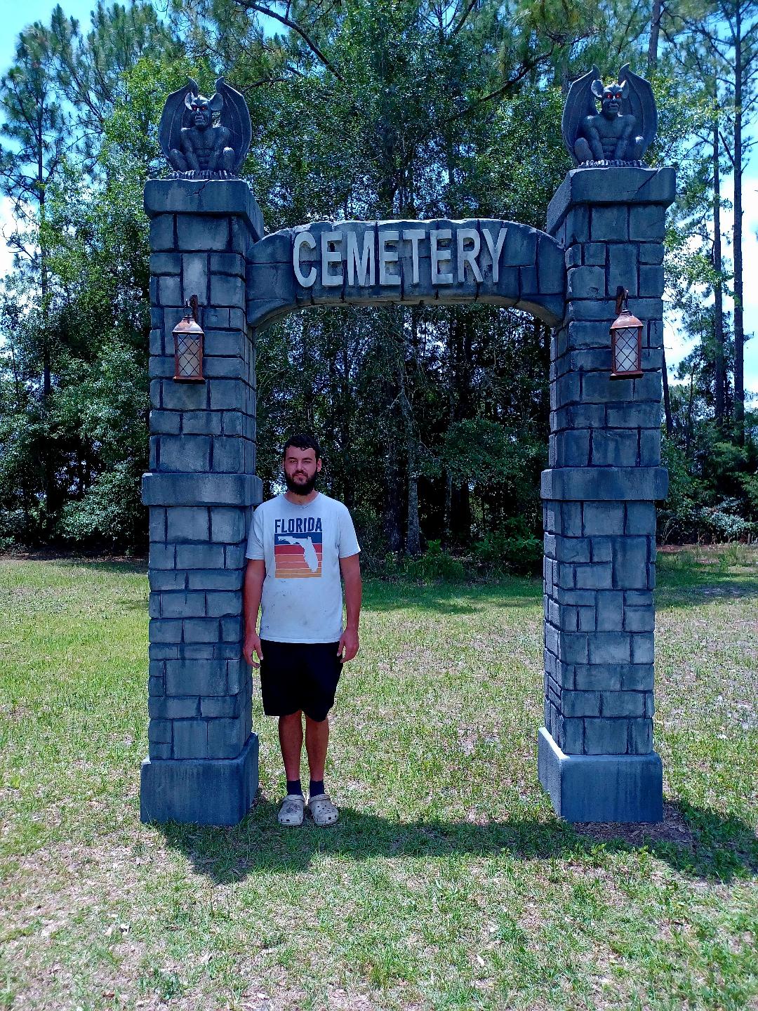 10 ft tall!! Cemetery Entrance Halloween Prop Halloween Pillars Archway Cemetery Entrance Halloween Prop Halloween Yard Art Halloween Decor - Halloween Trickery