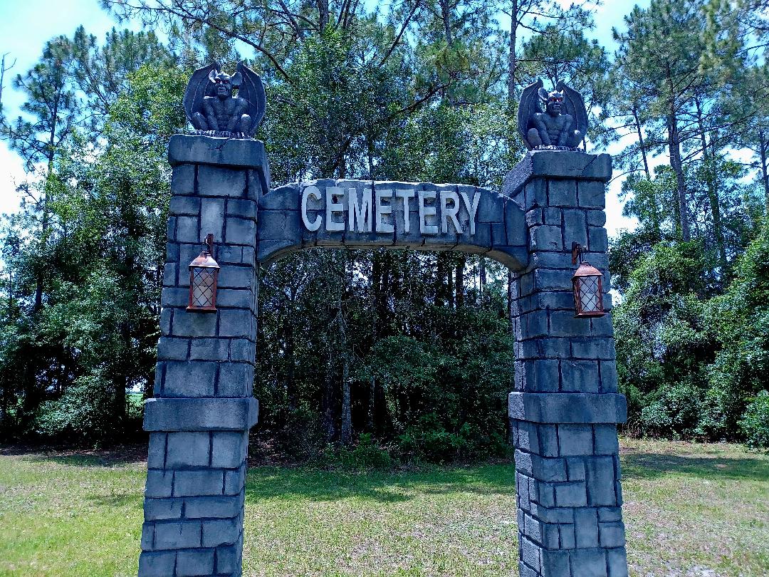 10 ft tall!! Cemetery Entrance Halloween Prop Halloween Pillars Archway Cemetery Entrance Halloween Prop Halloween Yard Art Halloween Decor - Halloween Trickery