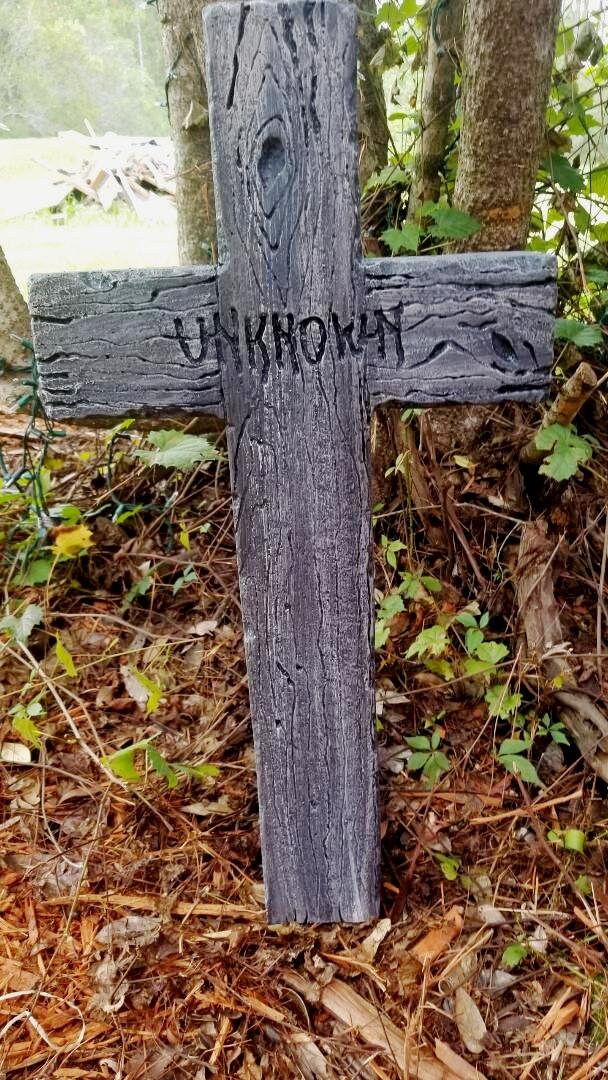 UNKNOWN RIP Cross Halloween Tombstone, Halloween Prop, Cemetery Tombstone, Halloween Decoration, Halloween Yard Art Outdoor - Halloween Trickery