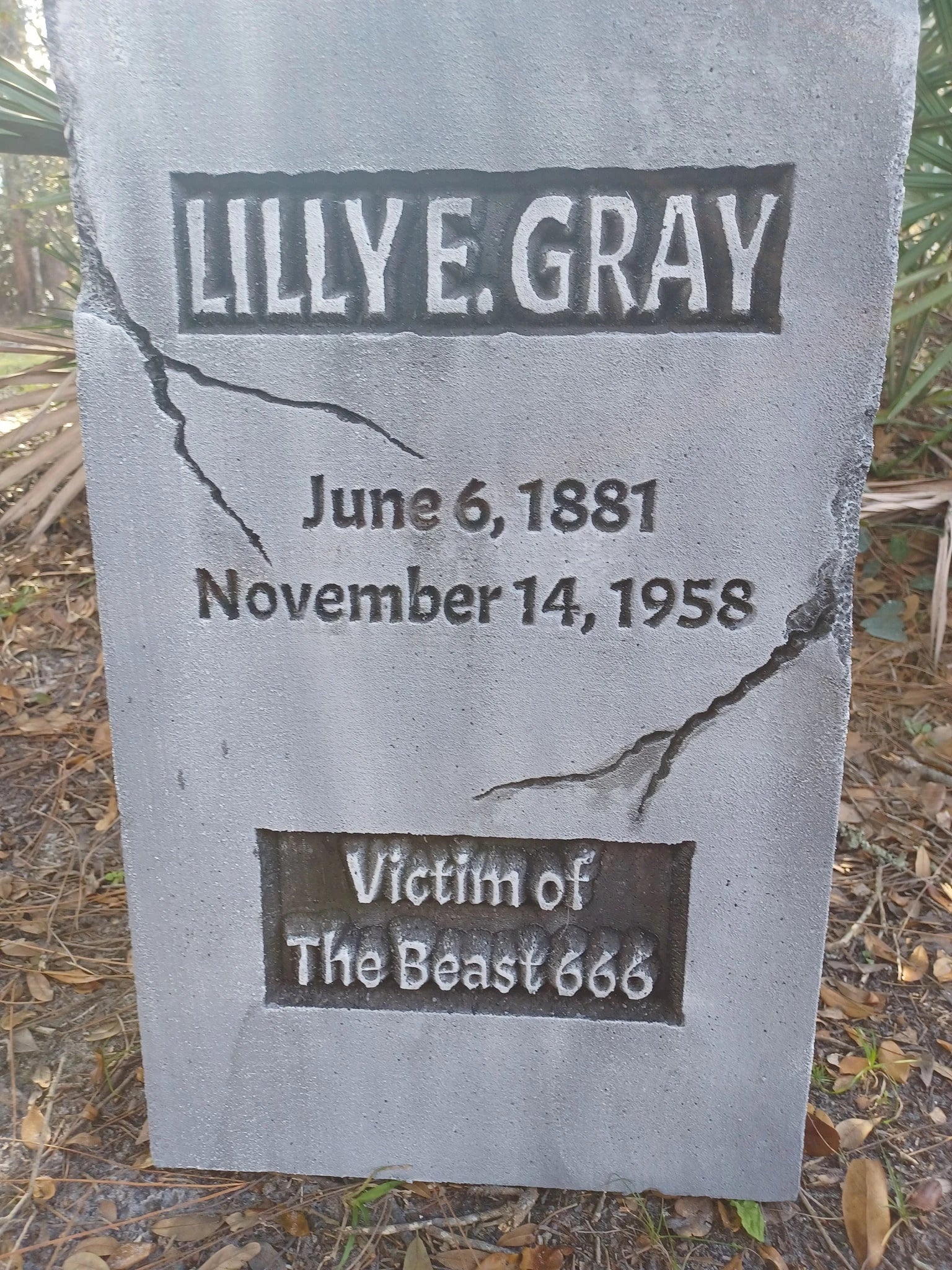 Lilly E. Gray (actual epitaph)... Halloween Prop Halloween Outdoor Decor Cemetery Tombstone Halloween Outdoor Decor - Halloween Trickery